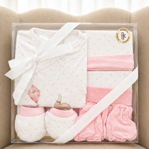 Conjunto Primera Puesta para Bebé – Gorro, Manoplas, Body y Babero